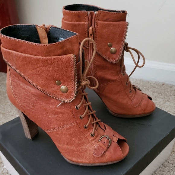 Trouvė Booties - Picture 2 of 4